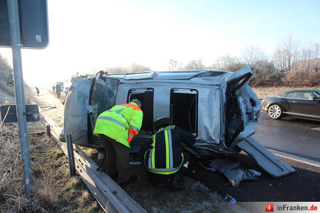 Betrunkene überschlägt sich mit Pkw auf A70
