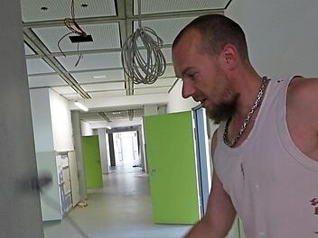 Symbolisch passend zur Schulreform: Im Forchheimer Ehrenbürg-Gymnasium wird auch an der Erneuerung des Schulhauses gearbeitet. Foto: Josef Hofbauer