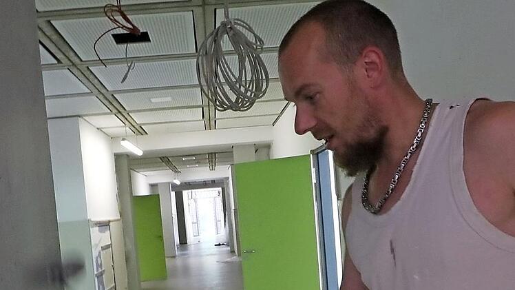 Symbolisch passend zur Schulreform: Im Forchheimer Ehrenbürg-Gymnasium wird auch an der Erneuerung des Schulhauses gearbeitet. Foto: Josef Hofbauer