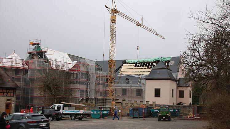 Schloss Greifenstein während der Arbeiten am Dachstuhl.