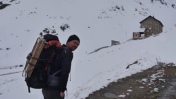 Gut drei Stunden dauert die Wanderung auf dem Fußweg ins Tal..