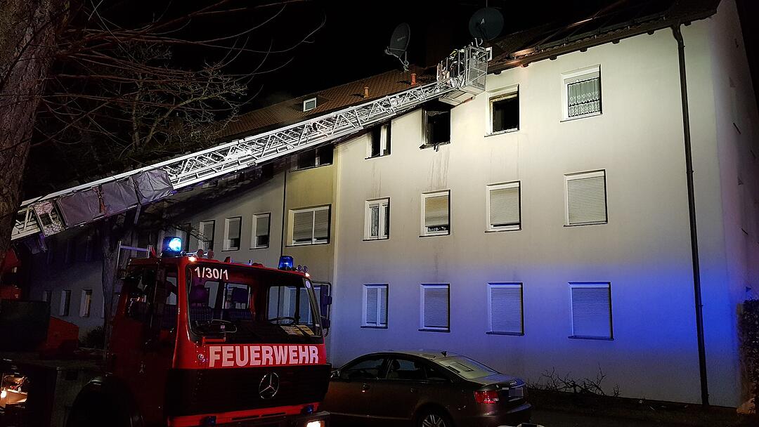 Mittelfranken: 62-Jähriger vor Brand im Mehrparteienhaus gerettet