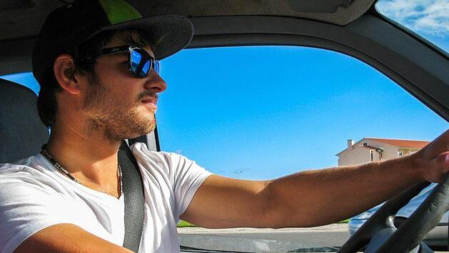 Autofahrer leiden unter Hitze. Symbolfoto: pixabay.com