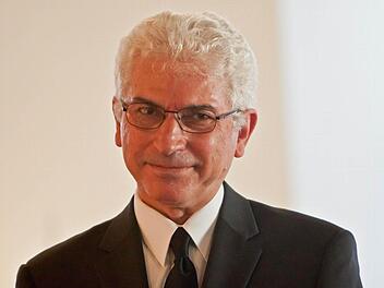 Der syrische Exil-Autor Nihad Siris zu Gast in Coburg. Bei einem Festakt wurde dem 1950 in Aleppo geborenen Schriftsteller der diesjähriger Rückert-Preis verliehen. Foto: Jochen Berger