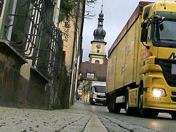 Der Stadtsteinacher Stadtrat will mit einem Experten des Straßenbauamts beraten, wie die Verkehrsprobleme im Bereich der Ortsdurchfahrt bis zum Bau der Umgehung entschärft werden können. Foto: Archiv/M. Beetz
