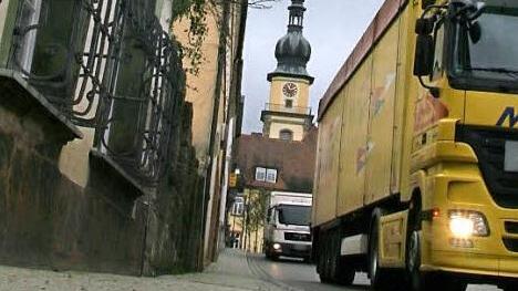 Der Stadtsteinacher Stadtrat will mit einem Experten des Straßenbauamts beraten, wie die Verkehrsprobleme im Bereich der Ortsdurchfahrt bis zum Bau der Umgehung entschärft werden können. Foto: Archiv/M. Beetz