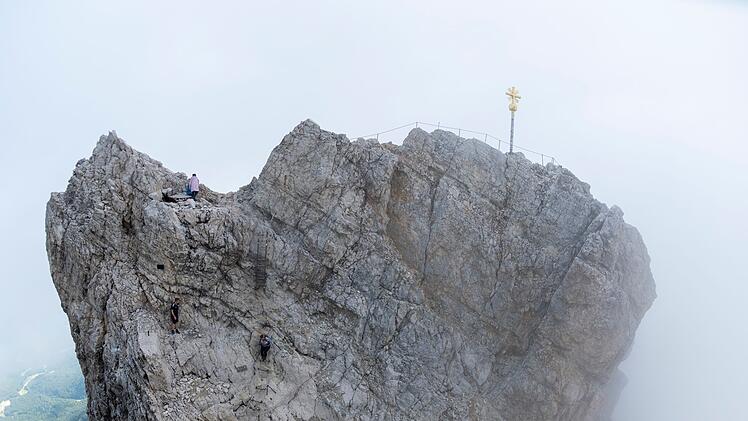 Präsentation zweites Gipfelkreuz auf der Zugspitze