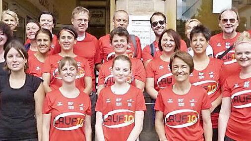 Die Lauf10-Teilnehmer aus Stadtsteinach beim Flechtkulturlauf in Lichtenfels.  Foto: Werner Rei&szlig;aus
