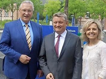 Bayerns Innen- und Bauminister Joachim Herrmann begr&uuml;&szlig;te mit der Erlanger CSU-Kreisvorsitzenden Alexandra Wunderlich Bundesgesundheitsminister Hermann Gr&ouml;he in Erlangen.  Foto: PR