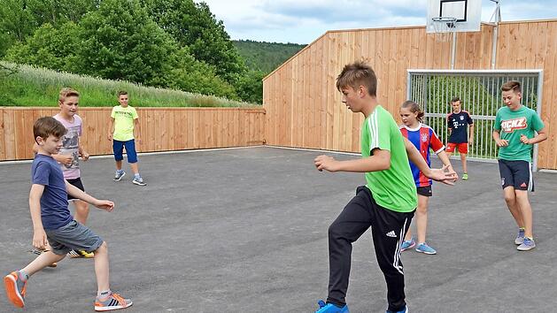 Im Markt Burkardroth ist die Jugend selbstst&auml;ndig unterwegs.  Foto: Archiv/Kathrin Kupka-Hahn