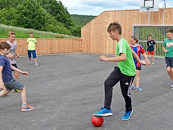 Im Markt Burkardroth ist die Jugend selbstst&auml;ndig unterwegs.  Foto: Archiv/Kathrin Kupka-Hahn