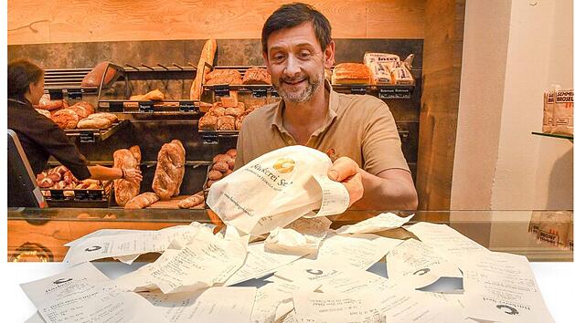 300 Kilo Papierm&uuml;ll pro Jahr mehr: B&auml;cker wie Alfred Seel aus Bamberg sind gegen die neue Bonpflicht. Foto: Ronald Rinklef