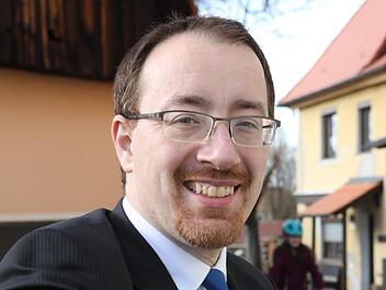 Martin Walz vor seinem Wohnhaus in Neunkirchen am Brand Foto: Barbara Herbst
