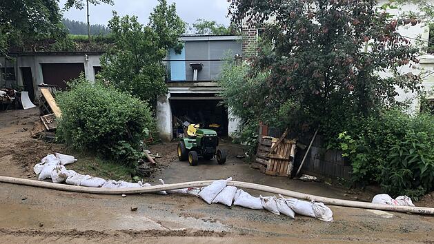 Unwetter am Sonntag in Oberfranken: Blitzeinschlag und Schlammmassen auf StraÃŸe