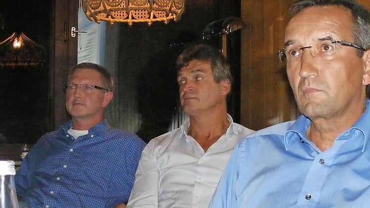 Zurückgetreten: Der bisherige Vorstand mit Achim Hirsch, Lorenz Niklas und Thomas Beier (von rechts). Foto: Eigenfeld