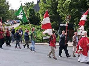 Auf den letzten Metern: Feierlich zogen die Kirchaicher DJK-Wallfahrer in die Basilika Vierzehnheiligen ein. Foto: privat