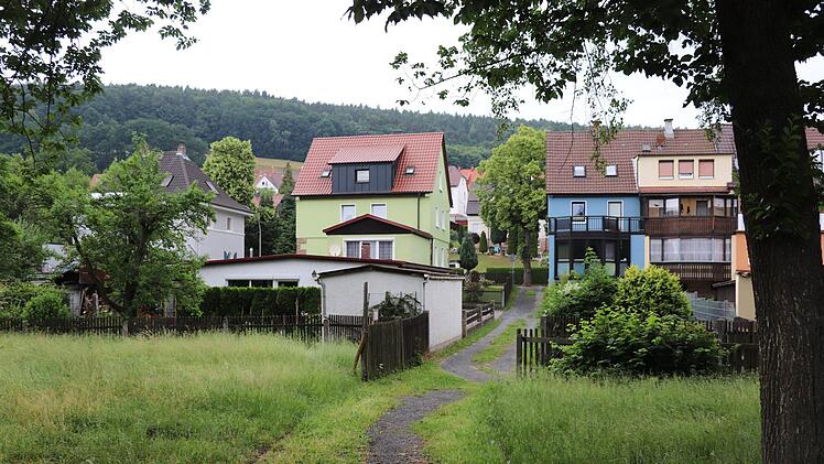 Hohes Gras, die Spielgeräte abmontiert: Der Spielplatz in der Blaich ist zur Zeit stillgelegt.Foto: Katrin Geyer