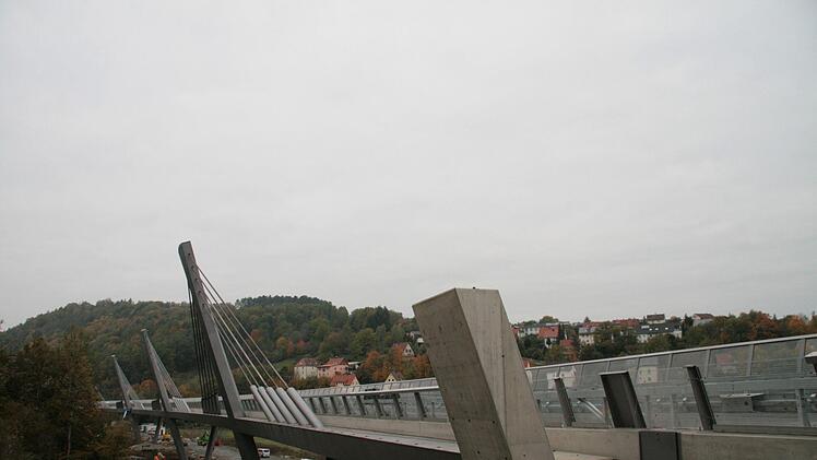 Blick auf die Brücke in Richtung Untersteinach. Foto: Jürgen Gärtner
