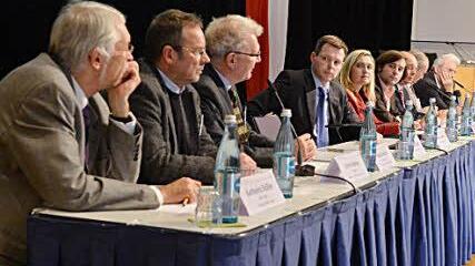 Experten aus Medizin und Verkehrsplanung diskutierten im Hegelsaal mit Vertretern der Politik.
