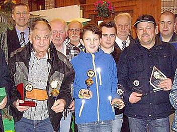 Die erfolgreichen Züchter mit Ehrengästen anlässlich der Lokalschaueröffnung. Foto: Lothar Weidner