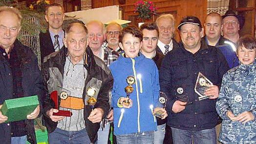 Die erfolgreichen Züchter mit Ehrengästen anlässlich der Lokalschaueröffnung. Foto: Lothar Weidner