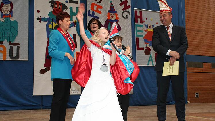 Das Kinderprinzenpaar der Seku-Narren Lara und Hansi mit ihren Betreuerinnen Charlotte Ott und Karin Klaußner (von links) Foto: Evi Seeger
