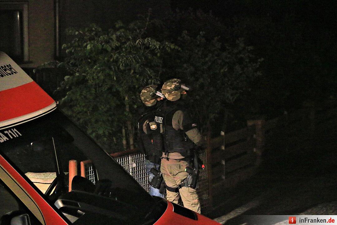 SEK stürmt Wohnhaus in Reundorf