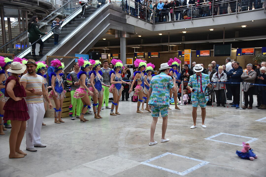 Fasching: Traditioneller Prinzenflug am Nürnberger Flughafen