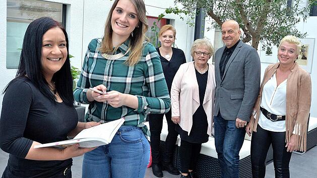 Nadine und Sofia steckten mit ihrem Abnehmfieber Verena, Ursula, Oliver und Theresia (v.l.) an. Fotos: Ronald Rinklef
