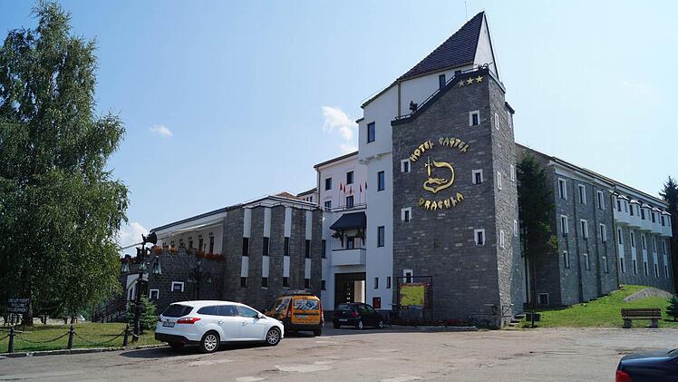 Draculahotel, Vampirkitsch und Monstermasken: Die Touristenfallen von Piatra F&acirc;nt&acirc;nele.