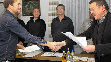 Stefan Himpel (r.) gratuliert Daniel Blankenbühler zum Amt. Foto: E. Seeger