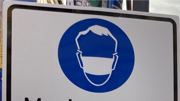 Zuerst ganz ohne Mundschutz und dann mit Tanga als "Maskenersatz": Eine Frau sorgte am Donnerstag in einem Supermarkt in Lichtenfels für Aufsehen.