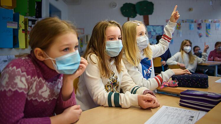 Kinderärzte rechnen mit erneuten Einschränkungen für Schülerinnen und Schüler.