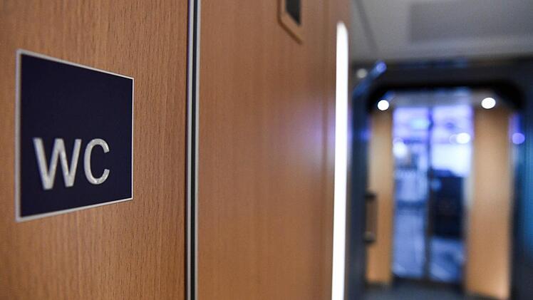 Kein WC, kein Personal: Frau macht sich in Regionalbahn in die Hose