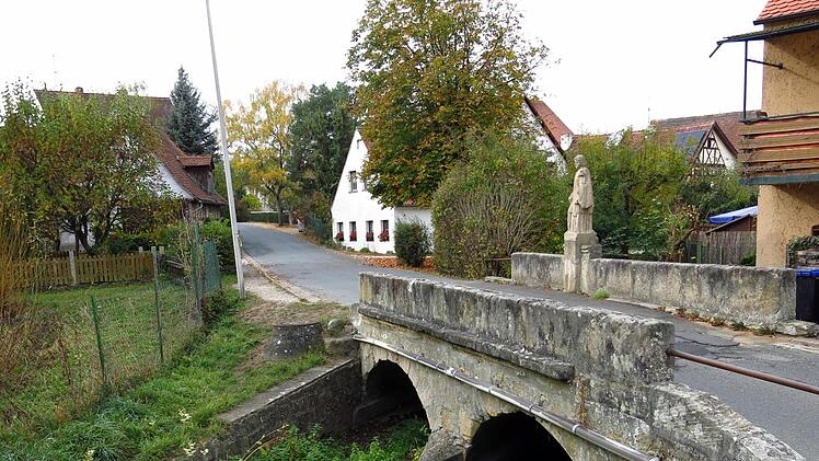 Brücke am Mittleren Bühl in Effeltrich, die saniert werden muss.Dagmar Niemann