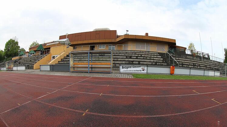 Der Wunsch nach der Sanierung der Tartanbahn stand am Anfang. Inzwischen ist daraus eine Generalsanierung der Mehrzweckhalle geworden. Und es bleibt auch dabei. So lautet der Beschluss des Stadtrats am Dienstag.