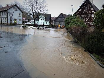 In Schlömen stand der Dorfplatz unter Wasser.
