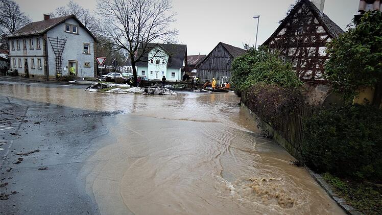 In Schlömen stand der Dorfplatz unter Wasser.