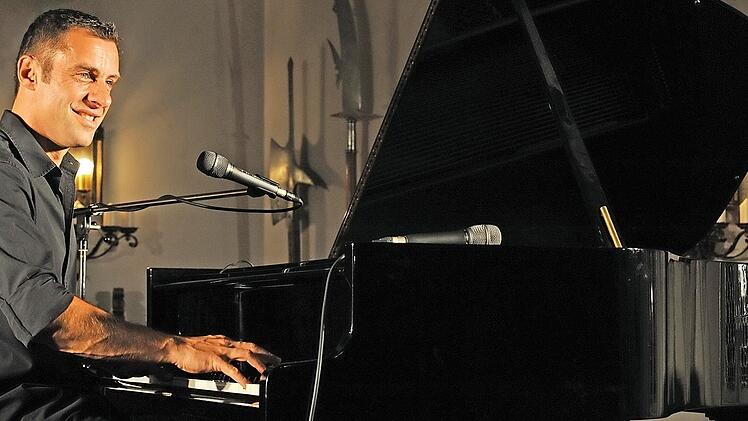 Martin Schmitt spielt Rythm & Blues auf Burg Rabenstein.