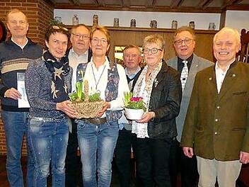 Ehrungen gab es beim Posaunenchor Trebgast; im Bild (von rechts): Obmann Manfred Hoffmann, Pfarrer Peter Ahrens, Leiterin Karin Schulz, Hermann Seiferth, Ulrike Löffler, Hermann Korn, Lissy Wildfeuer und Matthias Fröhlich Foto: Dieter Hübner