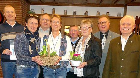 Ehrungen gab es beim Posaunenchor Trebgast; im Bild (von rechts): Obmann Manfred Hoffmann, Pfarrer Peter Ahrens, Leiterin Karin Schulz, Hermann Seiferth, Ulrike Löffler, Hermann Korn, Lissy Wildfeuer und Matthias Fröhlich Foto: Dieter Hübner
