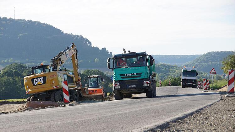 Die Straßenränder und Zufahrten müssen noch angepasst werden.Foto: Arkadius Guzy