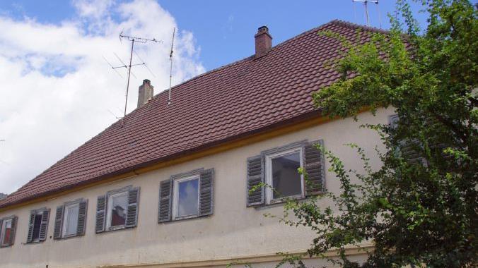 Neben der Errichtung einer neuen Fahrzeughalle für die örtliche Feuerwehr im hinteren Bereich des Grundstücks ist es das gemeinsame Bestreben von Gemeindeverwaltung und Döringstadtern, die ehemalige Gaststätte "Zur Jägersruh" zu einem Dorfgemeinschaftshaus umzubauen. Eine aktuelle Kostenschätzung dürfte dem Gemeinderat zur Septembersitzung vorliegen. Foto: Mario Deller