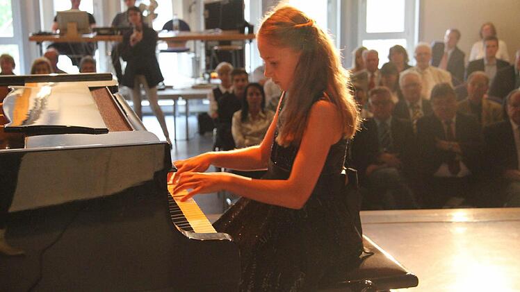 Leonie Neubauer (11) spielt seit sechs Jahren bei Renate von Hörsten Klavier und hat schon viele Preise eingeheimst. Sie wurde zum Landeswettbewerb von Jugend musiziert weitergeleitet, sogar zum Bundeswettbewerb. Doch weil sie erst elf Jahre alt ist, konnte sie dort nicht antreten