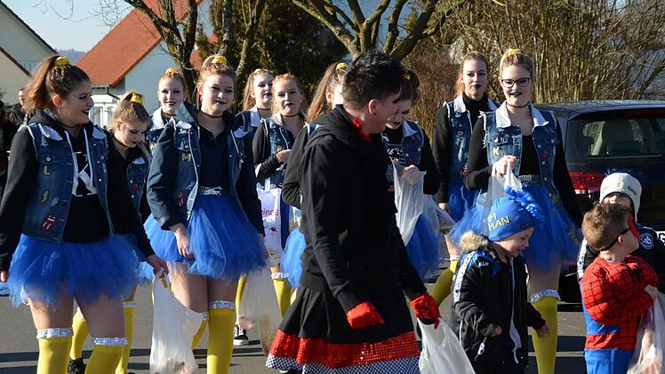 Ein Kinderfaschingsumzug schlängelte sich auch in diesem Jahr durch Poppenroth. Foto: Peter Rauch
