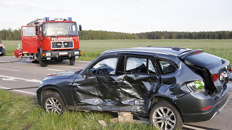 Eine Tote und mehrere Schwerverletzte: Schwerer Unfall mit zwei Autos im Kreis Ansbach