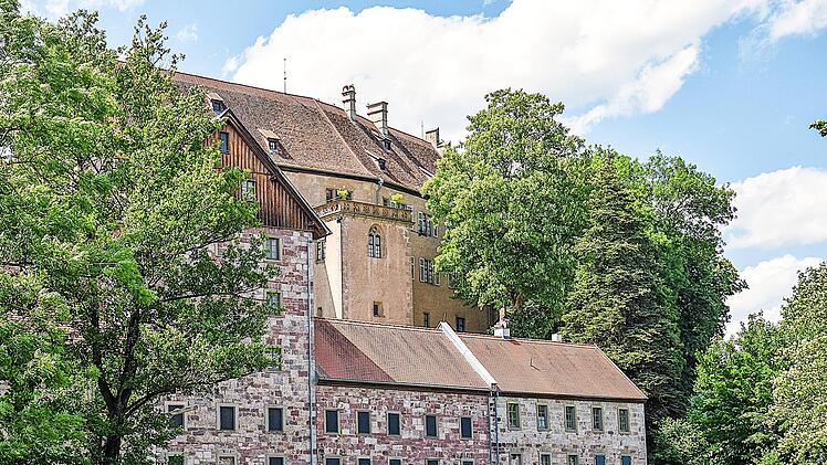 Idyllisch gelegen, ist Schloss Aschach ein Wahrzeichen in der Region.