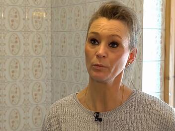 Hofdame Katharina &uuml;berrascht mit einer Putzaktion.