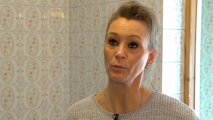 Hofdame Katharina &uuml;berrascht mit einer Putzaktion.