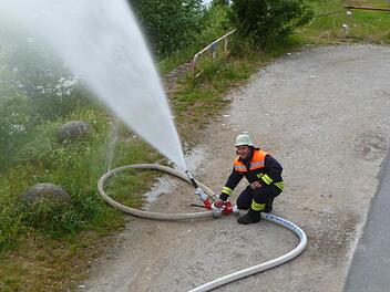 Die Mitglieder der Bammersdorfer Feuerwehr üben regelmäßig, um im Einsatz auf alle Eventualitäten vorbereitet zu sein. Fotos:: FFW Bammersdorf